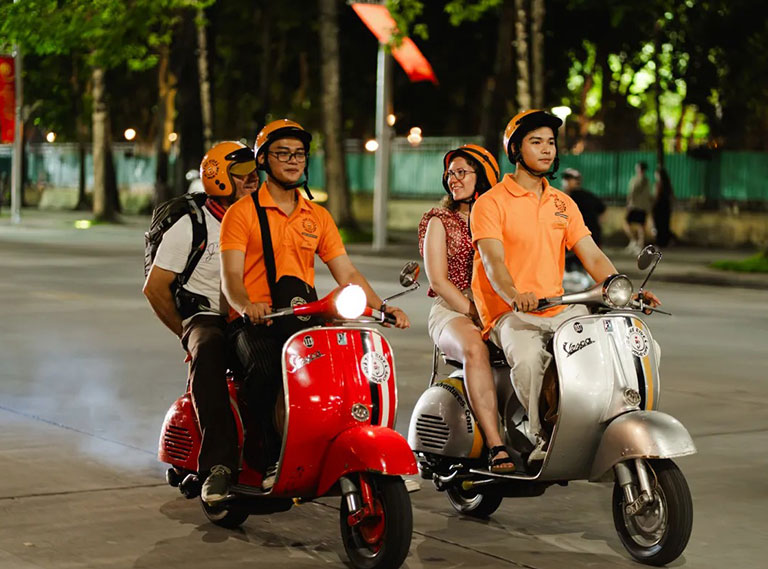 Hanoi Back Street Tour: Explore Hanoi After Dark